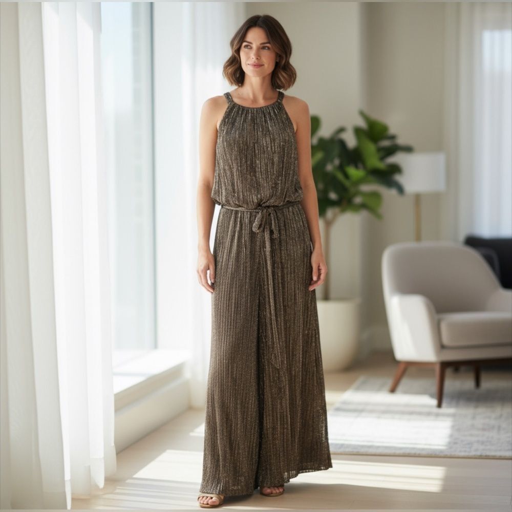 🟡 Metallic Halter Style Evening Gown